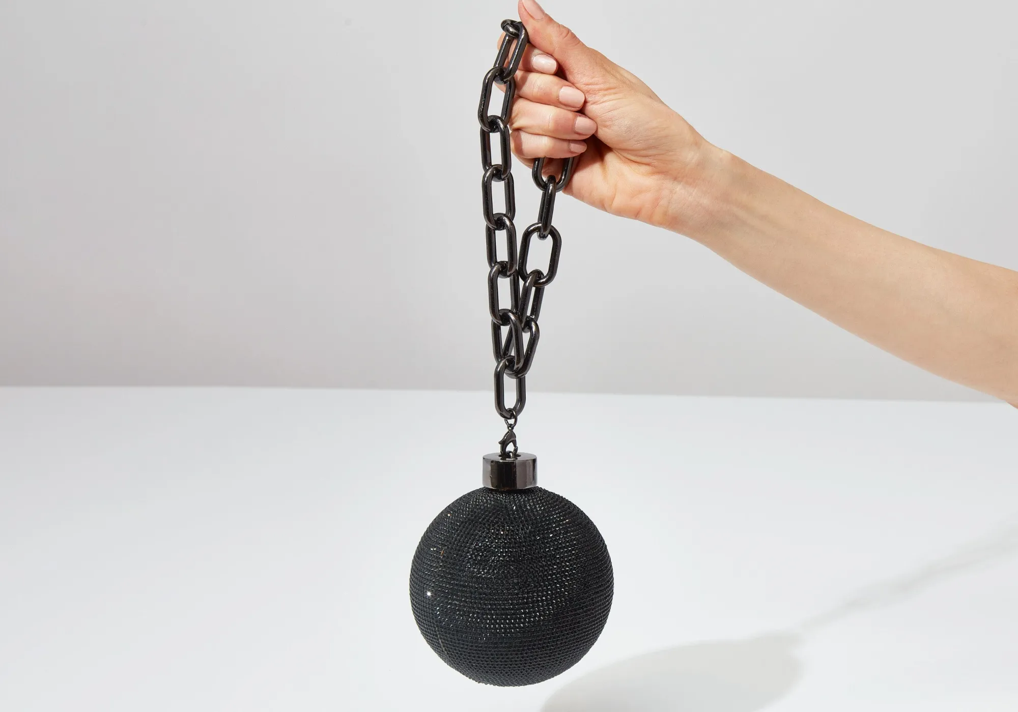 Sphere Ball and Chain Black*Judith Leiber Outlet
